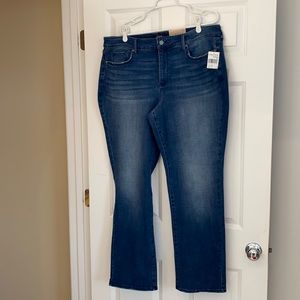 NYDJ BRAND NEW TAGS ON straight leg , raw edge .